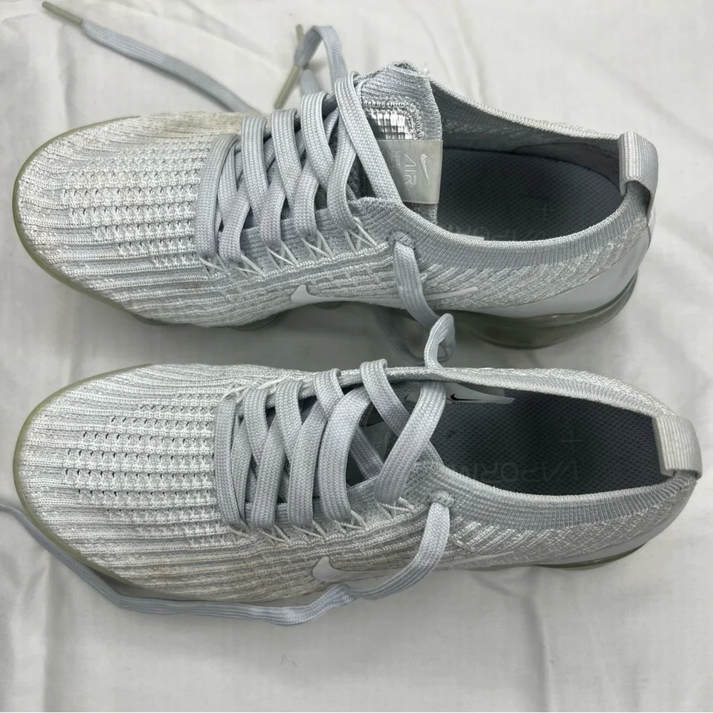 Womens Nike Air Vapor Max. White. Size 6.